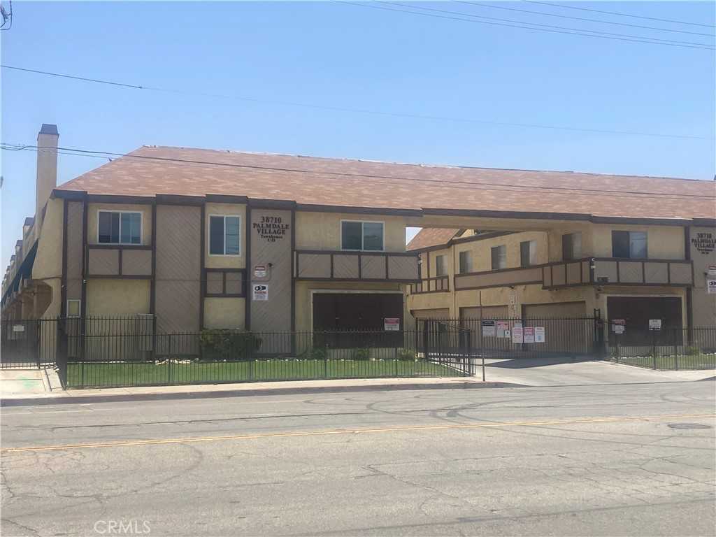 photo 1: 38710 10th St E #4, Palmdale CA 93550