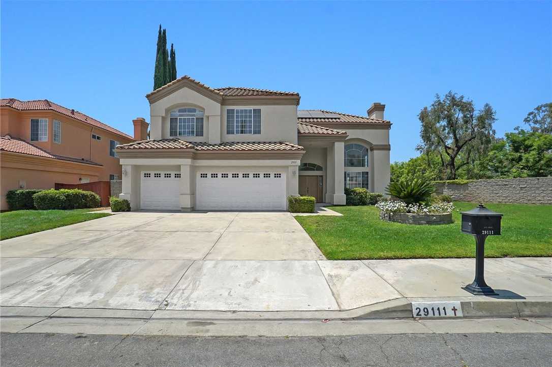 photo 2: 29111 Sandlewood Place, Highland CA 92346