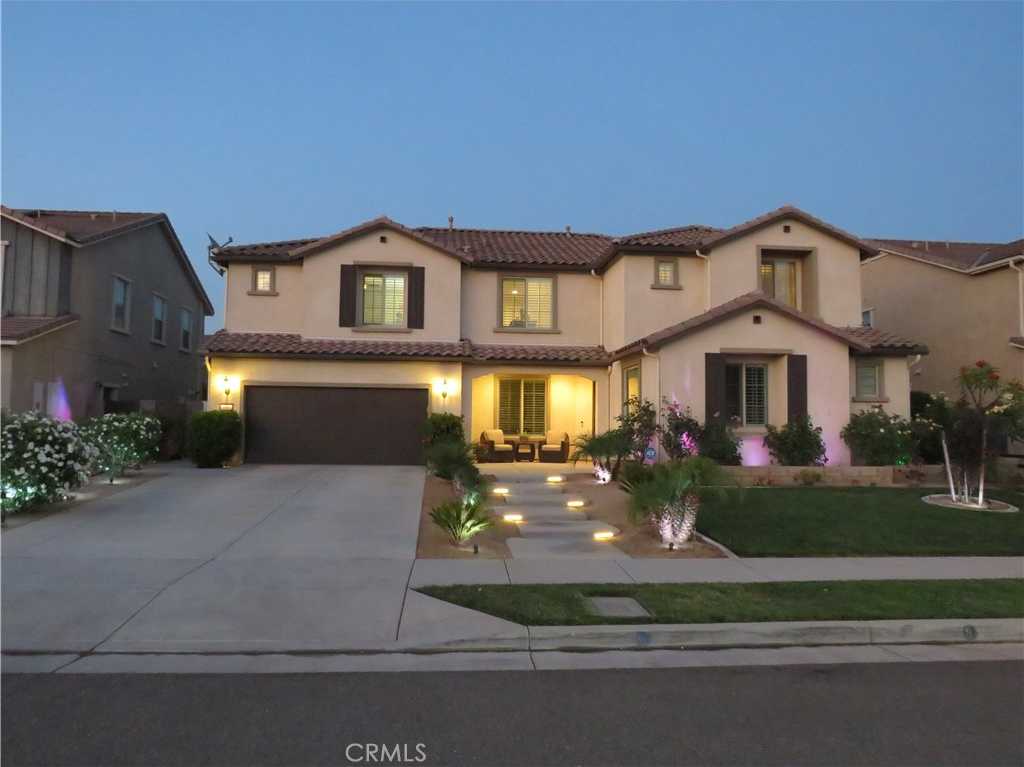 photo 2: 4864 Magnum Way, Jurupa Valley CA 91752