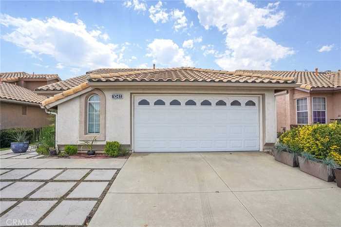 photo 1: 1041 Cypress Point Dr, Banning CA 92220