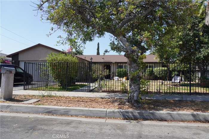 photo 1: 12726 Finchley St, Baldwin Park CA 91706