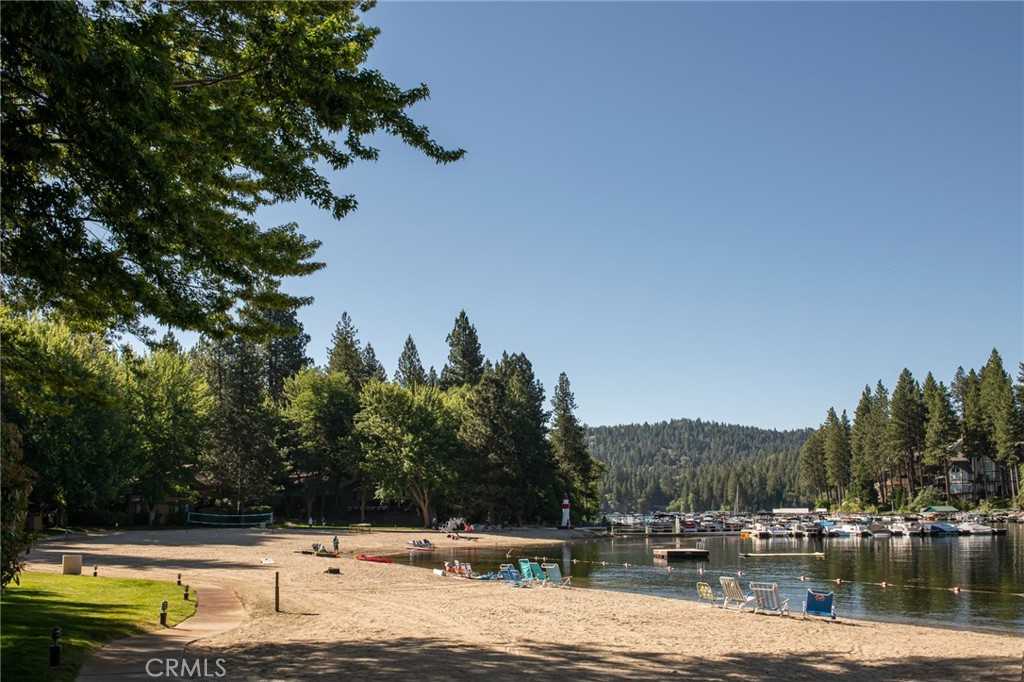 photo 3: 27751 Peninsula Drive Unit 302, Lake Arrowhead CA 92352