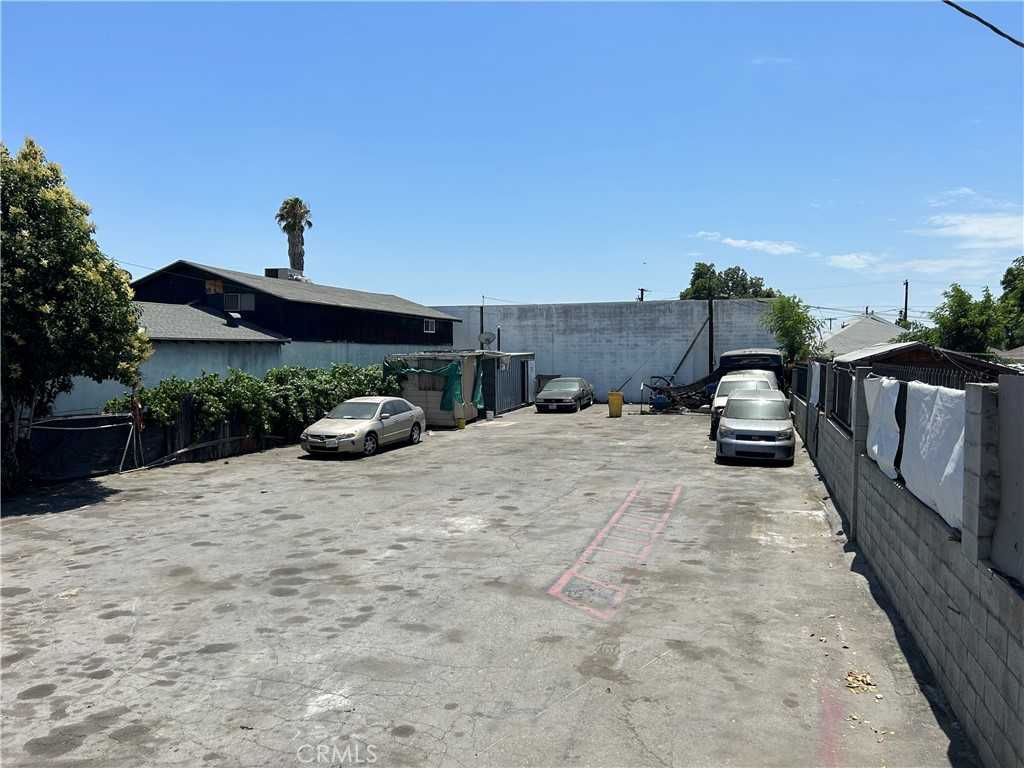 photo 2: 1284 E 3rd Street, Pomona CA 91766