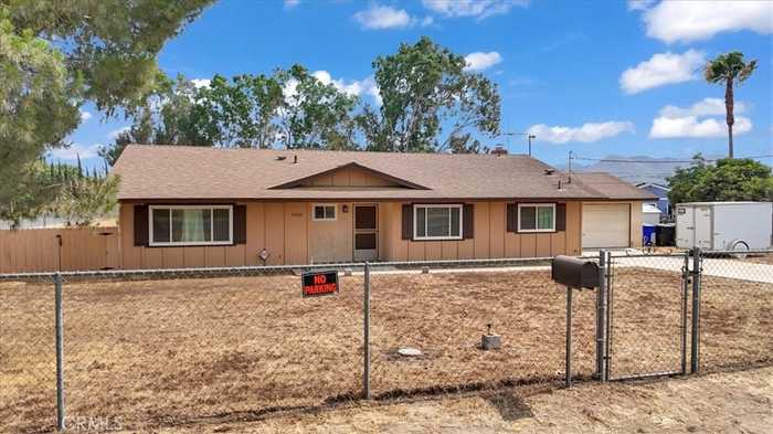 photo 2: 9230 64th Street, Jurupa Valley CA 92509