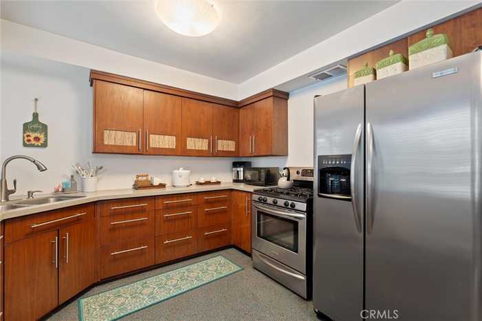 photo 2: 4501 Finley Avenue Unit 4, Los Angeles CA 90027