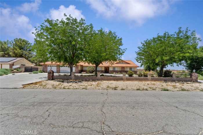 photo 2: 43949 Ryckebosch Lane, Lancaster CA 93535