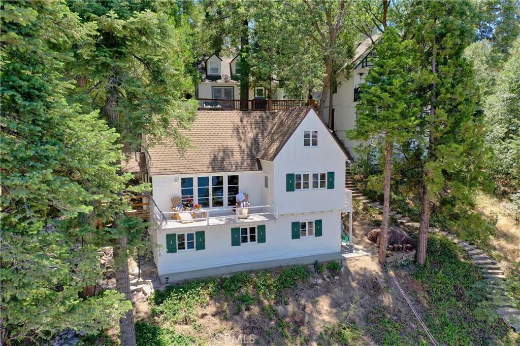 photo 1: 28901 Palisades Drive, Lake Arrowhead CA 92352