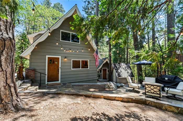 photo 1: 157 Rocky Point Way, Lake Arrowhead CA 92352