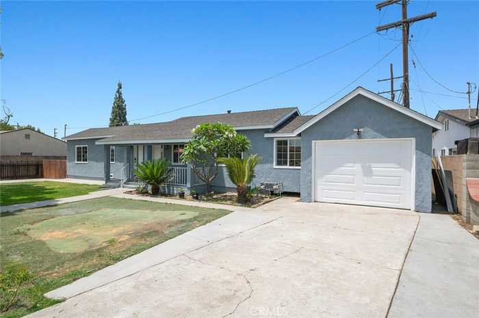 photo 1: 6935 El Selinda Avenue, Bell Gardens CA 90201