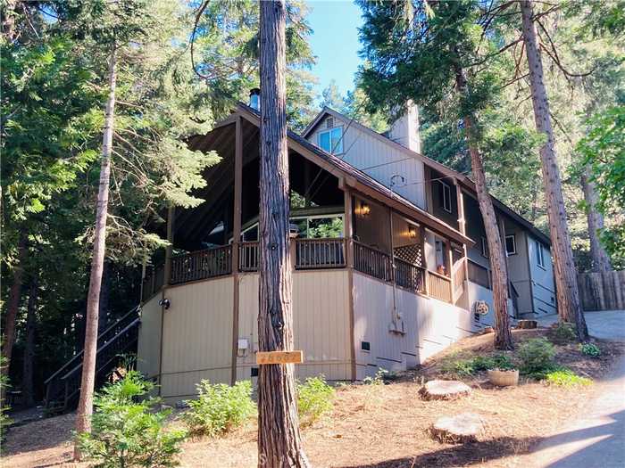 photo 1: 28657 Shenandoah Drive, Lake Arrowhead CA 92352