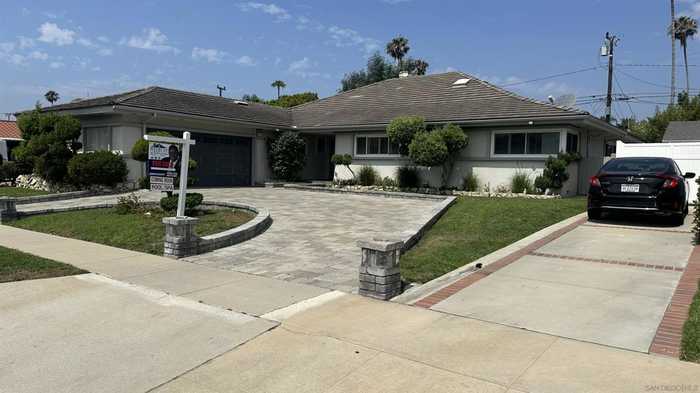 photo 2: 6005 S Sherbourne Dr, Los Angeles CA 90056