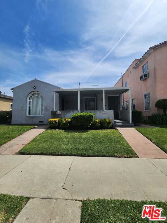 photo 1: 2806 W 43rd Place, Los Angeles CA 90008