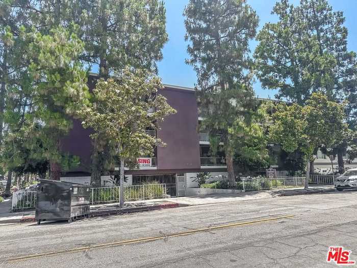 photo 1: 950 N Louise Street, Glendale CA 91207