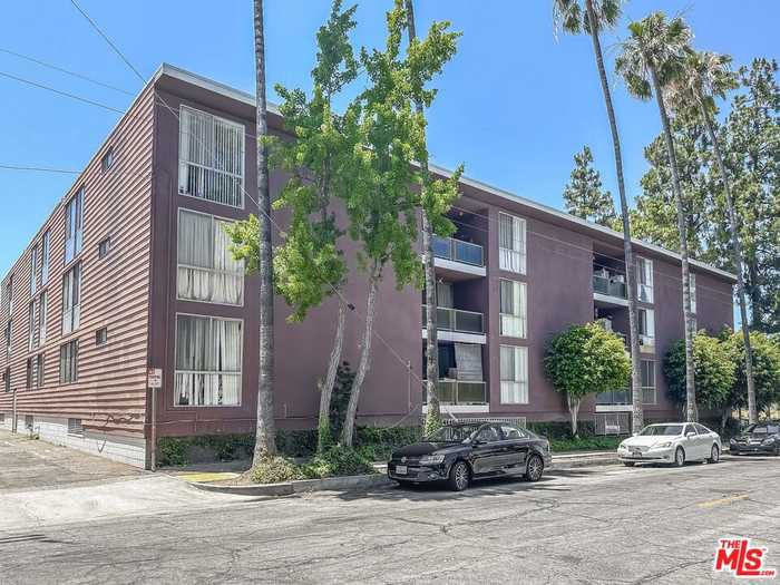 photo 2: 950 N Louise Street, Glendale CA 91207