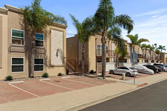 photo 1: 3993 Jewell St A4, San Diego CA 92109