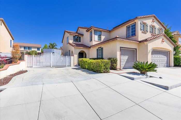 photo 1: 27868 Rosemary St, Murrieta CA 92563