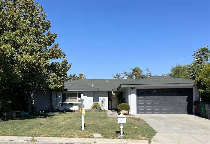 photo 1: 1524 N Valley Drive, Banning CA 92220