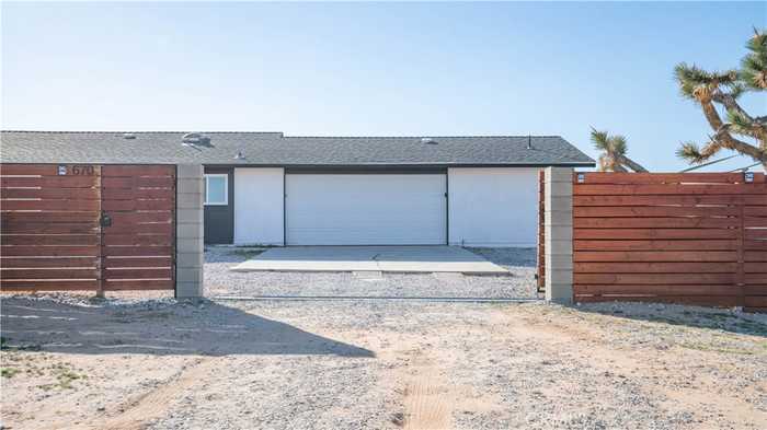 photo 2: 670 Ducor Avenue, Landers CA 92285