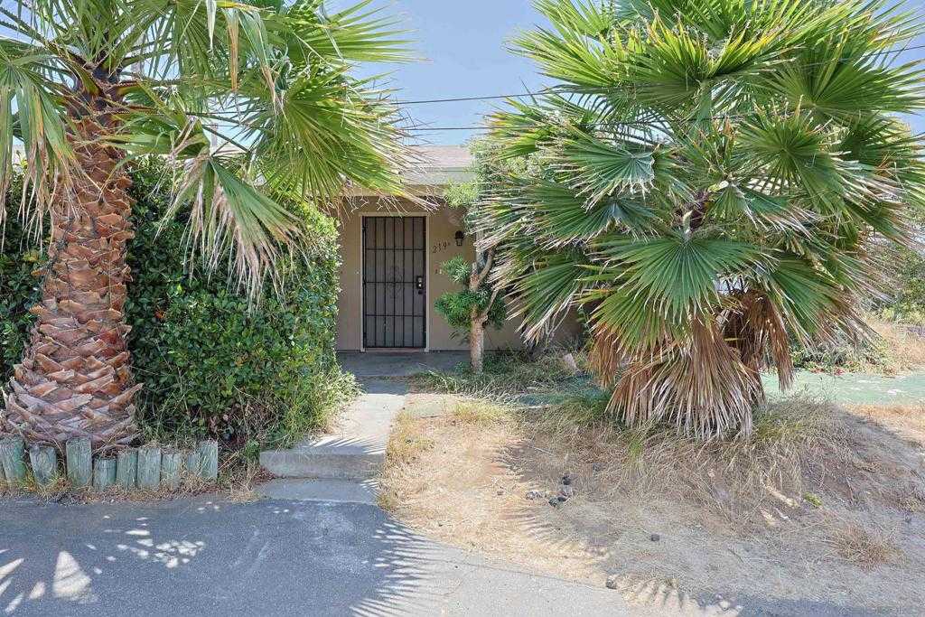 photo 2: 219 Plymouth Dr, Vista CA 92083