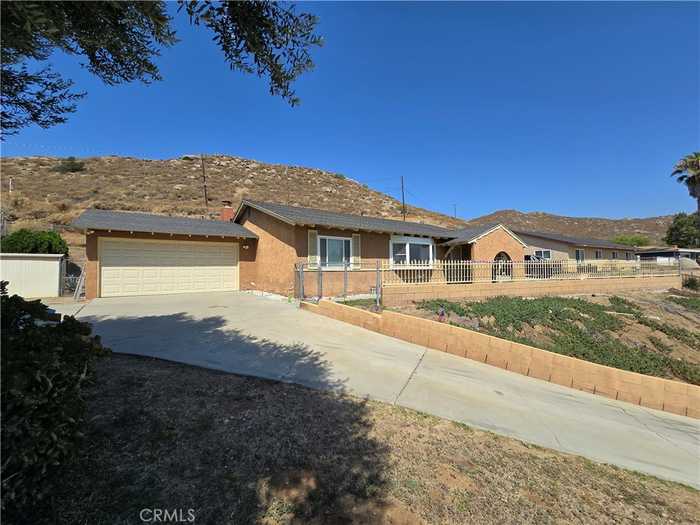 photo 2: 5435 Pinto Street, Jurupa Valley CA 92509