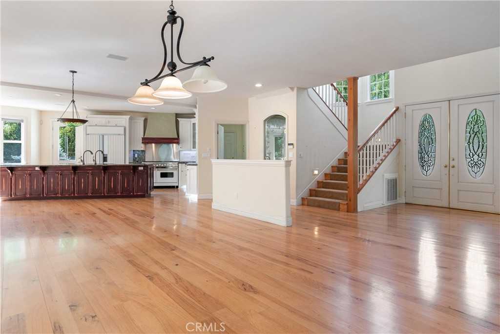 photo 3: 27539 Meadow Cove Court, Lake Arrowhead CA 92352