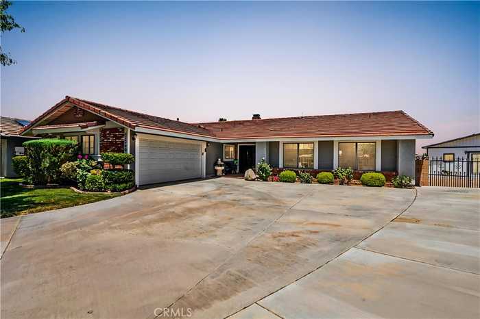 photo 1: 43326 Vista Sierra Drive, Lancaster CA 93536