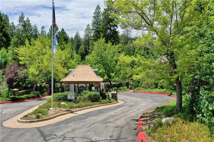 photo 2: 27513 Meadow Bay Drive, Lake Arrowhead CA 92352