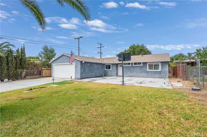 photo 2: 4021 Lorita Street, Jurupa Valley CA 92509