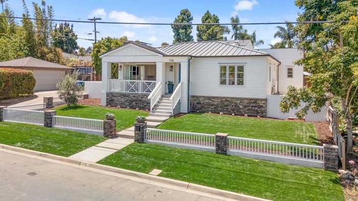 photo 2: 776 Silvergate Ave, San Diego CA 92106