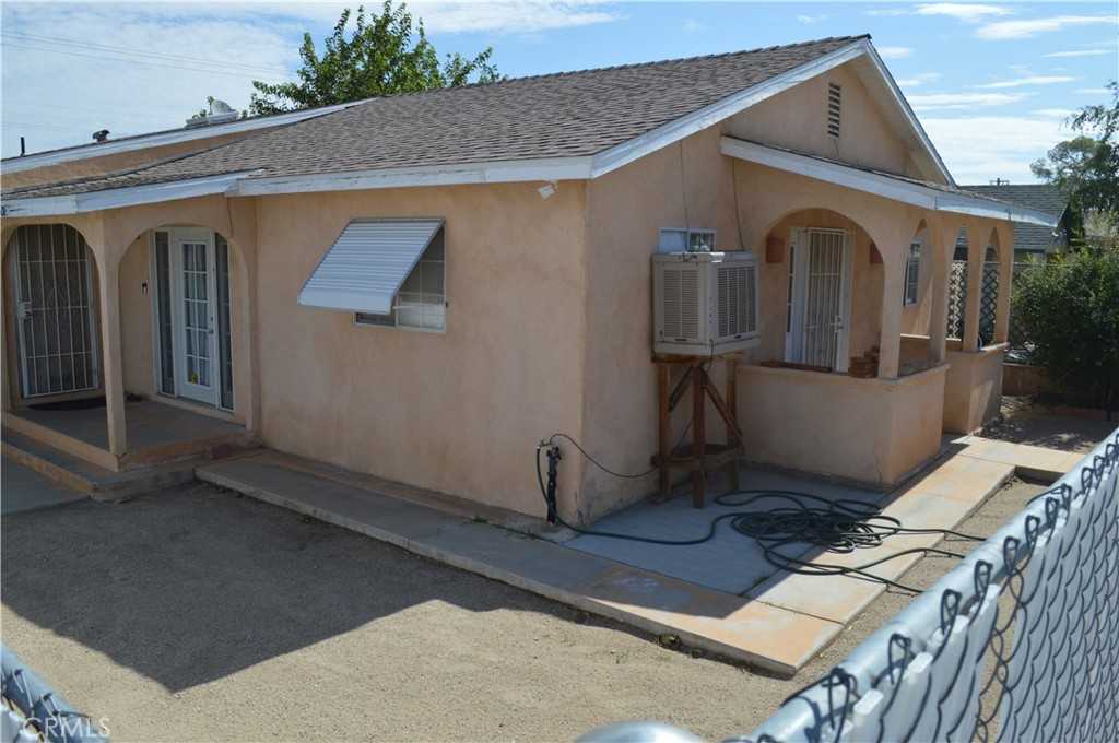 photo 2: 601 E Fredricks Street, Barstow CA 92311