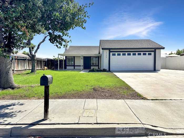 photo 1: 3135 Abbotsford Drive, Riverside CA 92503