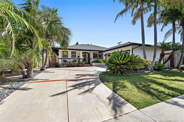 photo 2: 6266 E 6th Street, Long Beach CA 90803