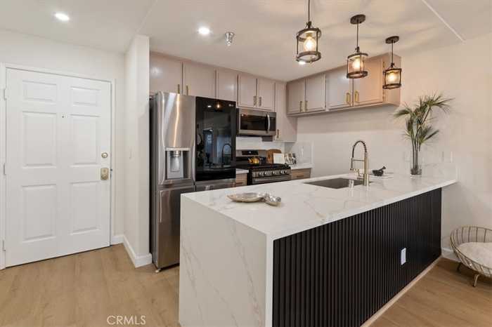 photo 2: 11044 Acama Street Unit 202, Studio City CA 91602