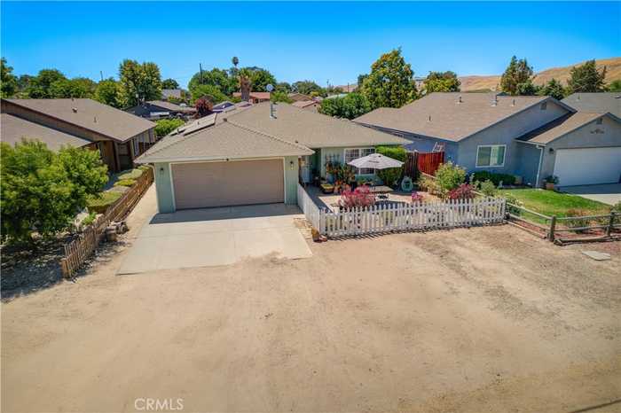 photo 2: 245 North 4th Street, Shandon CA 93461