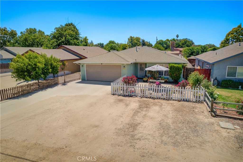 photo 3: 245 North 4th Street, Shandon CA 93461