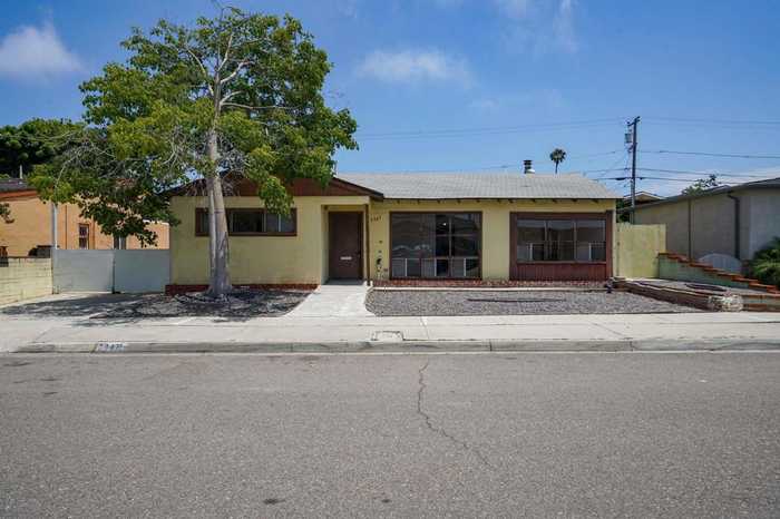 photo 1: 3347 Mohican Ave, San Diego CA 92117