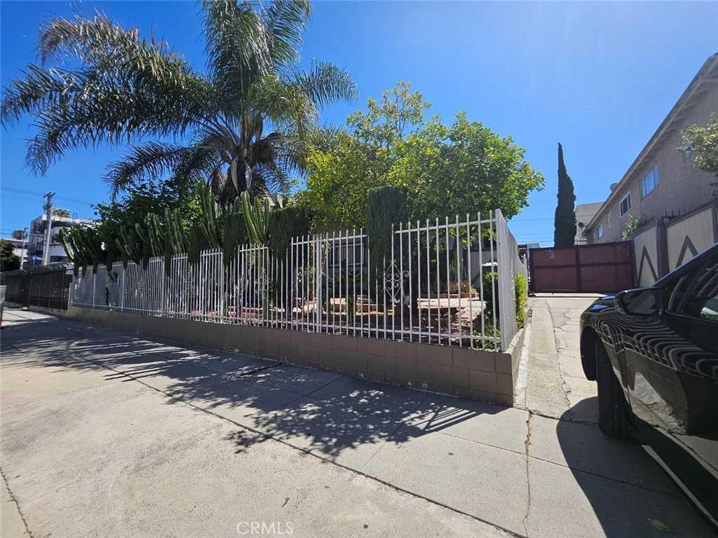 photo 1: 810 Gramercy Drive, Los Angeles CA 90005