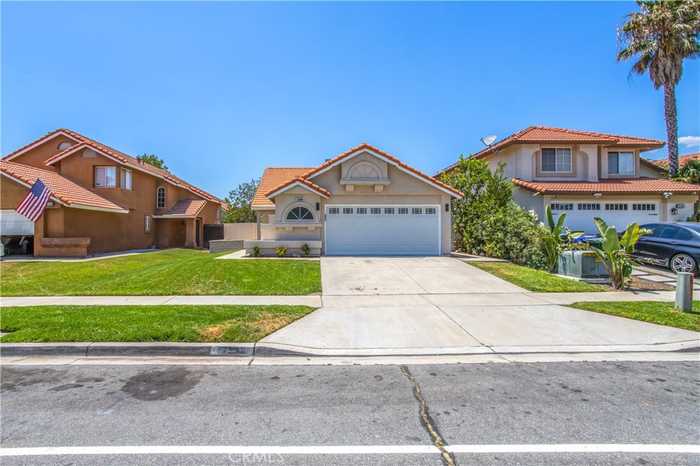 photo 2: 7598 Plumaria Drive, Fontana CA 92336