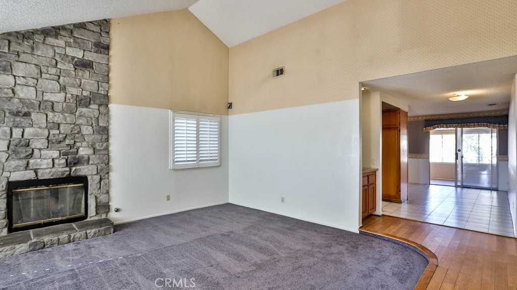 photo 3: 720 W Pennsylvania Avenue, Redlands CA 92374