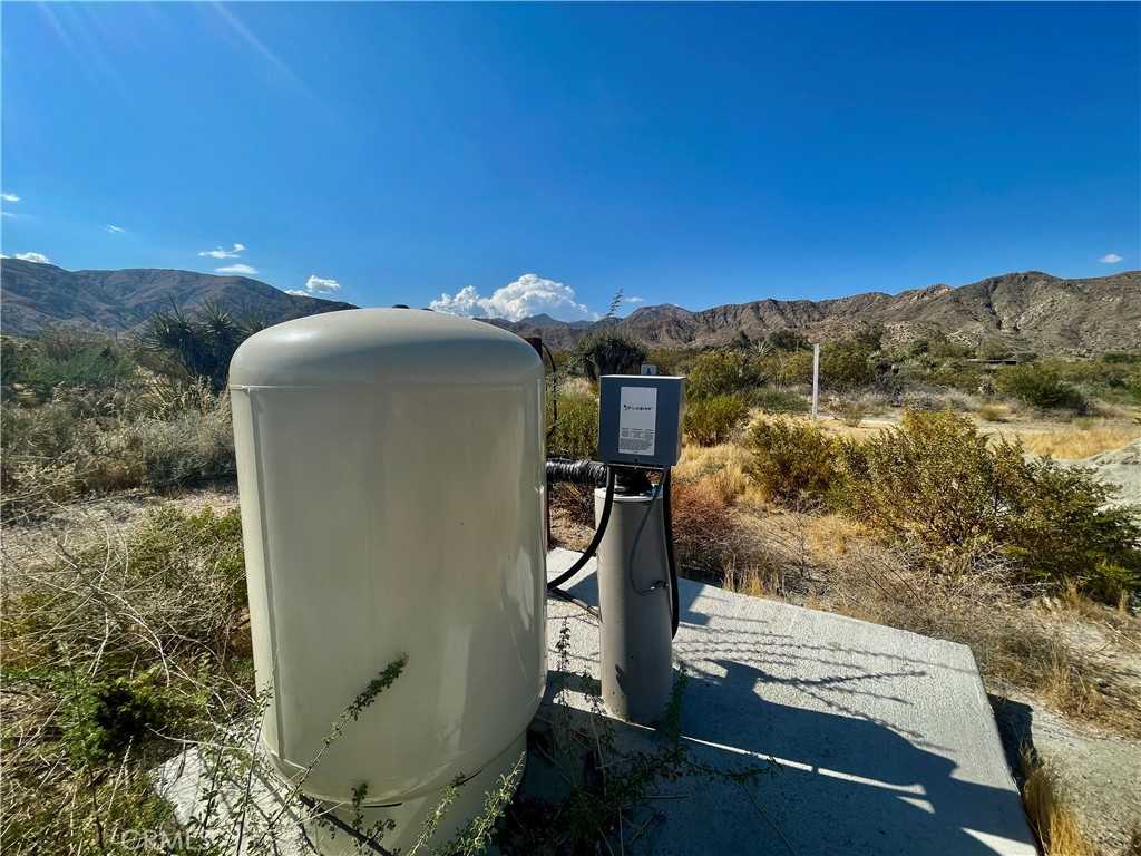 photo 2: 49425 Recuerdo Lane, Morongo Valley CA 92256