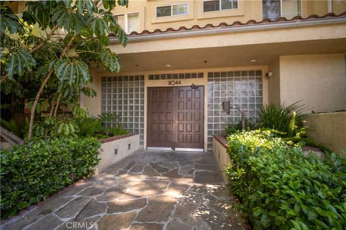 photo 2: 11044 Acama Street Unit 203, Studio City CA 91602