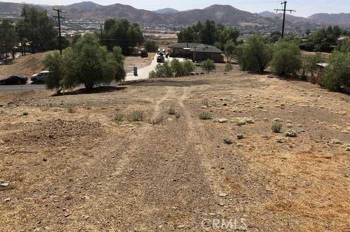 photo 1: 24460 Conejo Drive, Menifee CA 92587