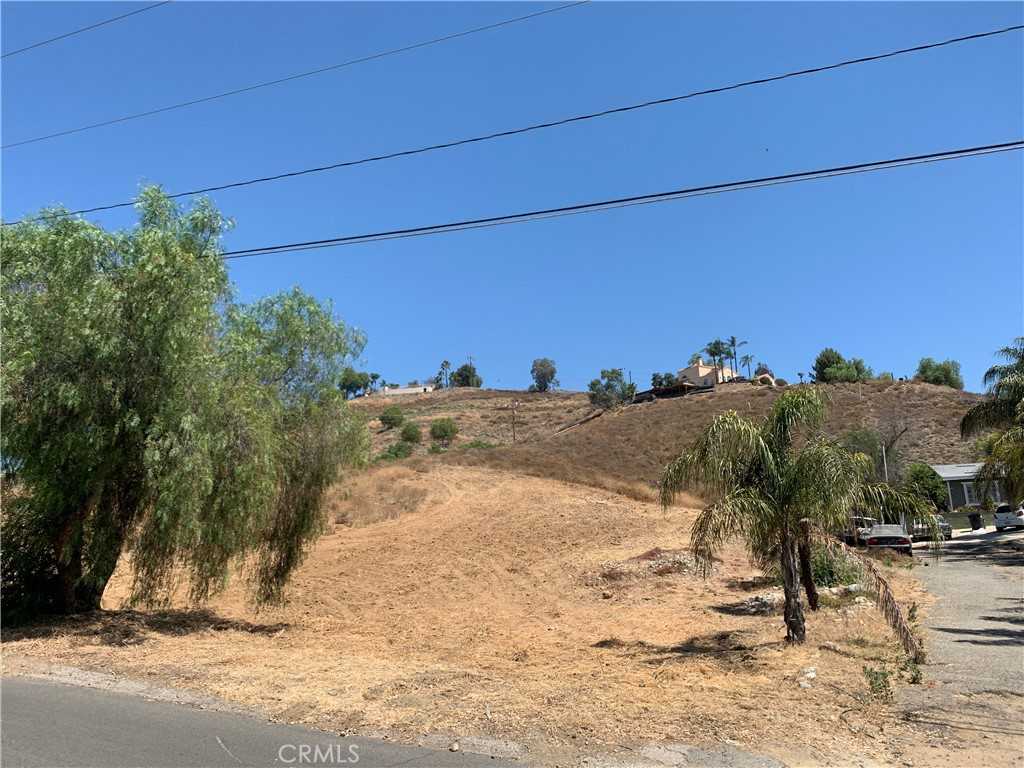 photo 2: 24460 Conejo Drive, Menifee CA 92587