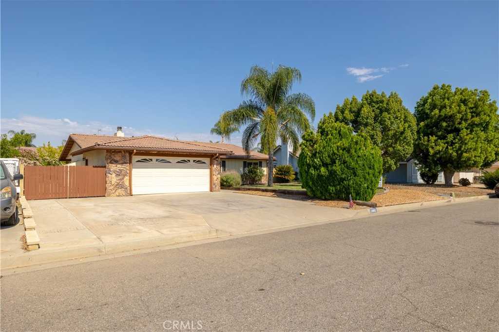 photo 3: 23662 Fair Weather Drive, Canyon Lake CA 92587