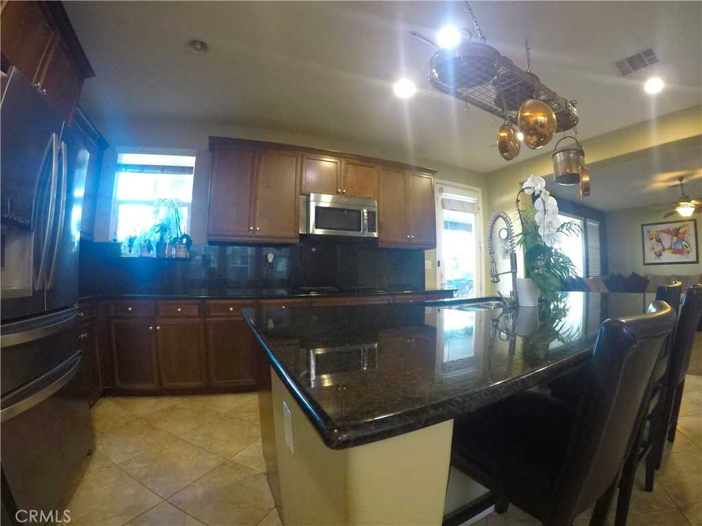 photo 3: 15073 Sagegrove, Fontana CA 92336