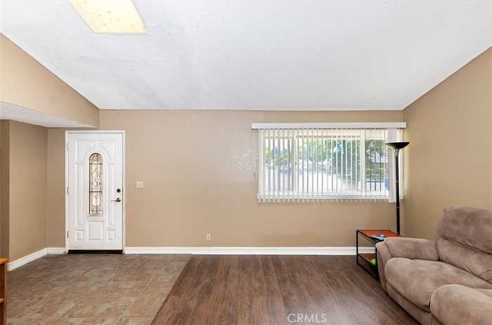 photo 2: 3010 Mesquite Drive, Riverside CA 92503