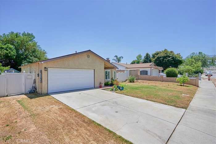 photo 2: 2019 Newton Drive, Corona CA 92882