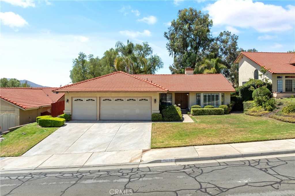 photo 1: 24654 Thornberry Circle, Moreno Valley CA 92557