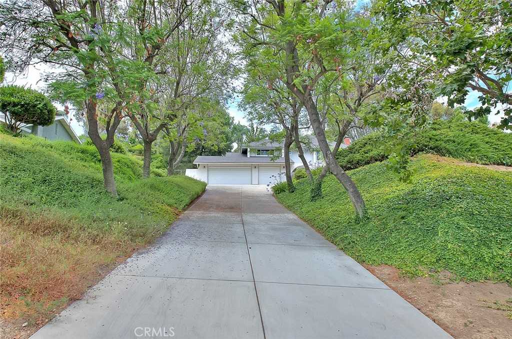 photo 2: 3528 Glen Ridge Drive, Chino Hills CA 91709