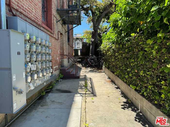 photo 2: 233 N Kenmore Avenue, Los Angeles CA 90004